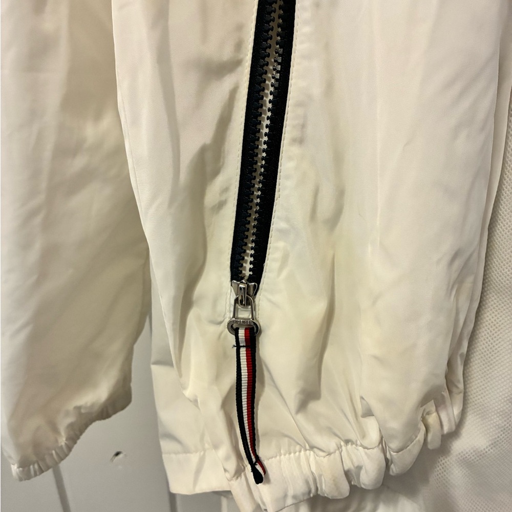 Tommy Hilfiger White Hooded Vintage Shell rain Jacket with Signature Trim - Picture 8 of 8